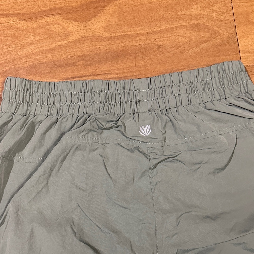 Forever 21 Women’s Sage Green Elastic Cargo Joggers - Picture 4 of 4
